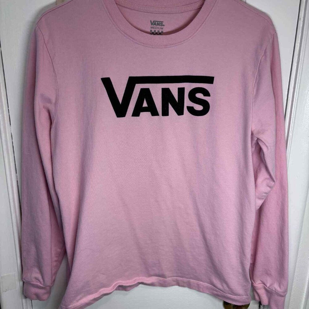 The Vans Classic Fit Long Sleeve T-Shirt in peach is a classic unisex t-shirt m
